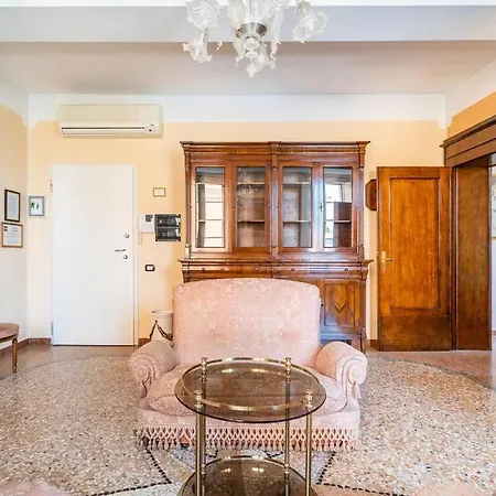 Elegant Apt, Wi-fi And Garden Апартаменты