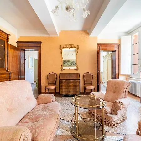 Апартаменты Elegant Apt, Wi-fi And Garden