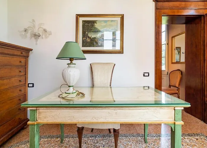 Apartment Elegant Apt, Wi-fi And Garden