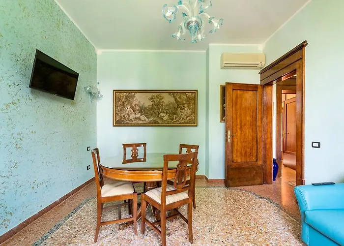 Elegant Apt, Wi-fi And Garden 아파트 *